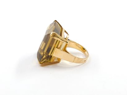 IMPORTANTE bague Cocktail en or jaune 750°...
