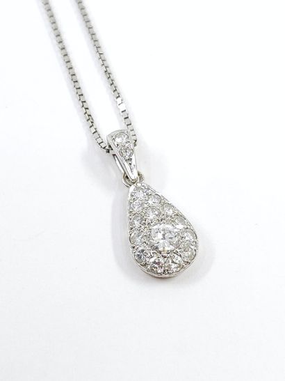 CHAINE en or gris 750° accompagnée d'un pendentif...