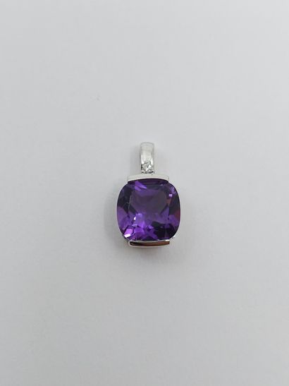 PENDENTIF en or gris 750° orné d'une améthyste...