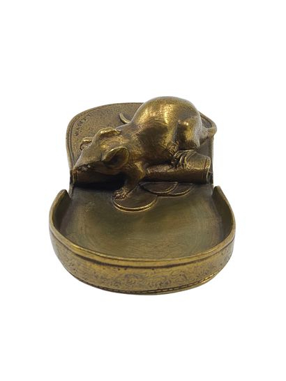 L. CARVIN (1875-1951)
Bronze doré représentant...