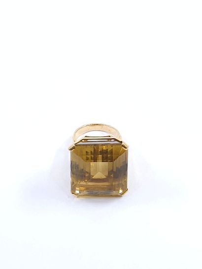IMPORTANTE bague Cocktail en or jaune 750°...