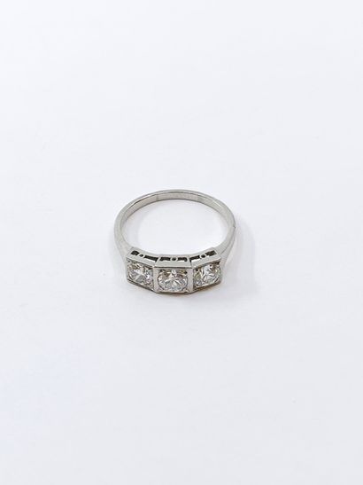 TRAVAIL Français 
Bague jarretière en platine...
