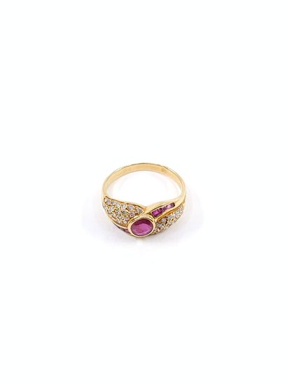 BAGUE en or jaune 750° ornée d'un rubis en...
