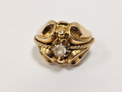 TRAVAIL FRANÇAIS
BAGUE en or jaune 750° ornée...