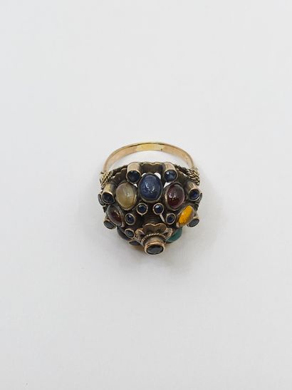 TRAVAIL INDIEN
Bague en or et argent ornée...