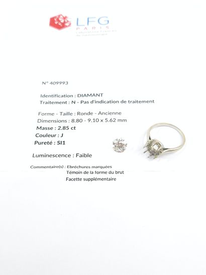 BAGUE en or gris 750° ornée d'un diamant...