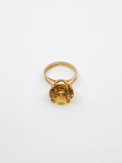 BAGUE en or jaune 750° ornée d'une citrine...