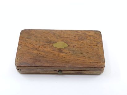 NECESSAIRE A COUTURE EN ARGENT dans Coffret...