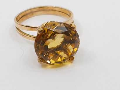 BAGUE en or jaune 750° ornée d'une citrine...