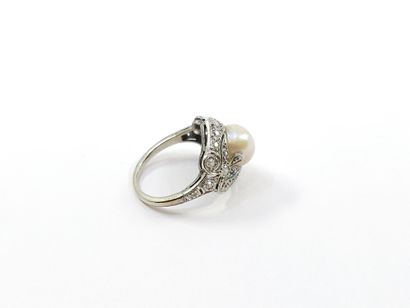 BAGUE en or gris 750° ornée d'une perle fine...