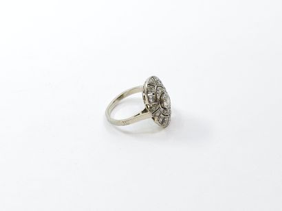 TRAVAIL Français 
Bague en or et platine...