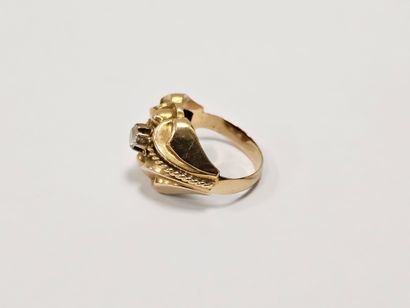 TRAVAIL FRANÇAIS
BAGUE en or jaune 750° ornée...