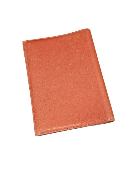 HERMES
Porte agenda en veau brun
Dans sa...