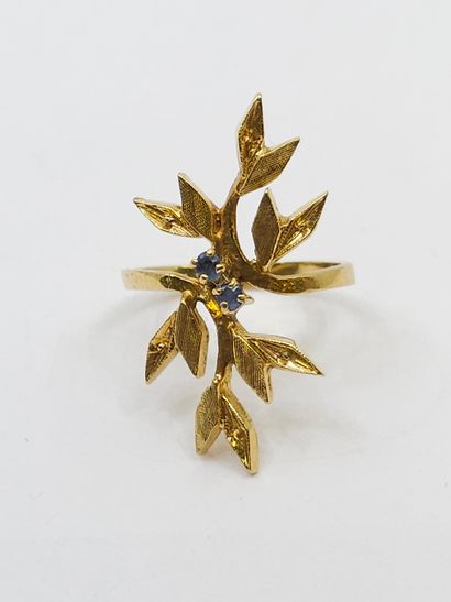 BAGUE florale en or jaune 750° ornée de deux...