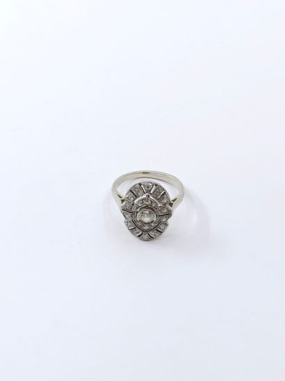 TRAVAIL Français 
Bague en or et platine...