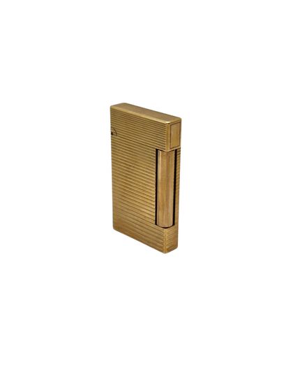 DUPONT
Briquet extraplat en plaqué or dans...