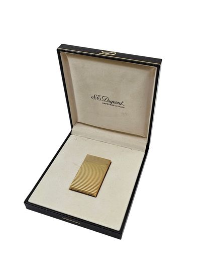 DUPONT
Briquet extraplat en plaqué or dans...