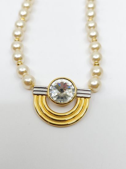 LANCEL
COLLIER de perles et métal doré, motif...