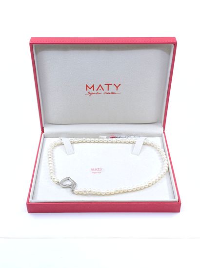 MATY 
Collier de perles choker, fermoir en...