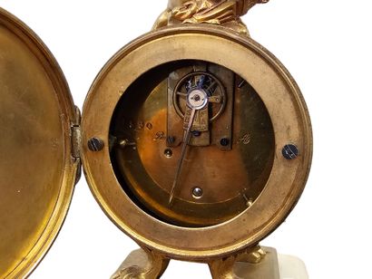 TRAVAIL FRANCAIS FIN XIX
Pendulette en bronze...