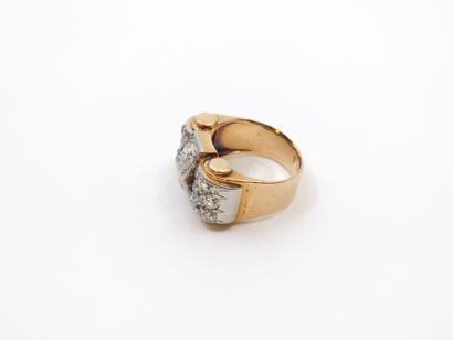 BAGUE en or deux tons 750° ornée de diamants...