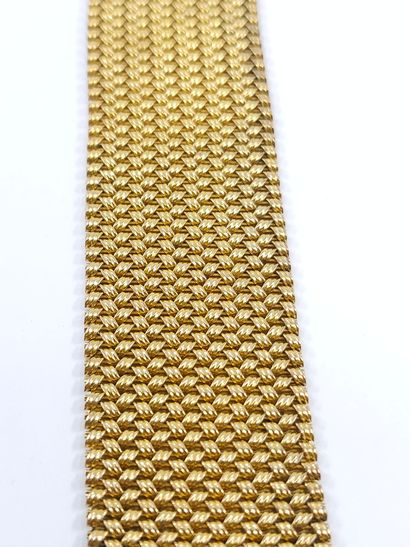 TRAVAIL ETRANGER
BRACELET manchette en or...