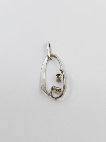 PENDENTIF en or gris 750° ornée de deux diamants...