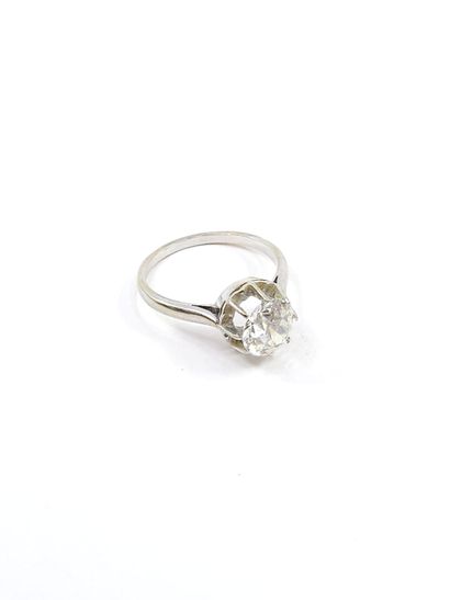 BAGUE en or gris 750° ornée d'un diamant...