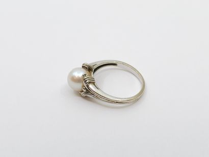 BAGUE en or gris 750° ornée d'une perle
Poids...