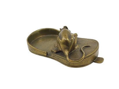 L. CARVIN (1875-1951)
Bronze doré représentant...