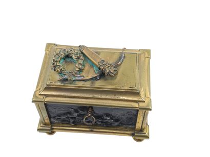 OUDRY Dans le goût 
COFFRET à bijoux en forme...
