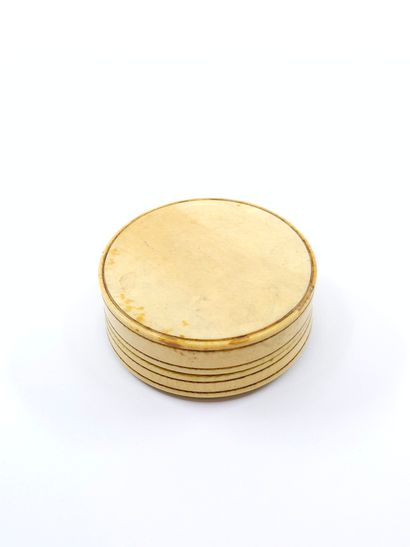 BOITE en os et marqueterie de paille à l'intérieur...
