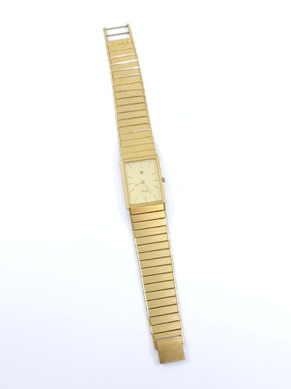 LIP 
Montre bracelet en métal doré 
Mouvement...