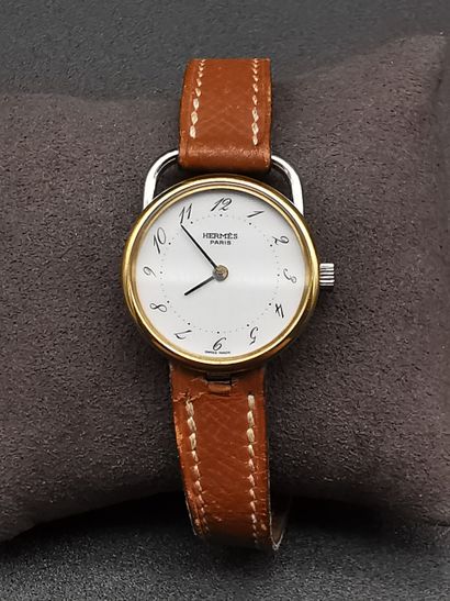 HERMES PARIS
Modèle Arceau asymétrique
Montre...