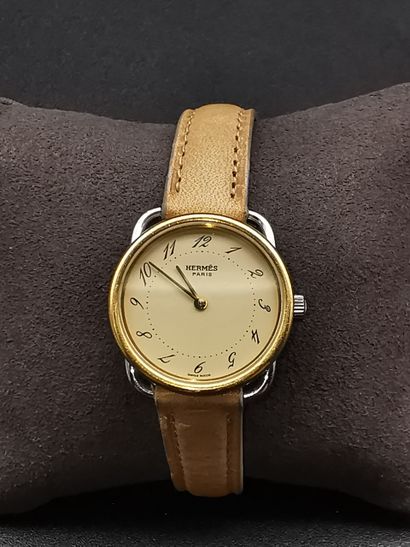 HERMES PARIS
Modèle Arceau
Montre de dame...