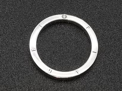 PIAGET
Alliance en or blanc 750°,ornée d'un...