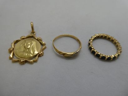 1 Bague Or 18kt et pierres 1,92g 1 Alliance...