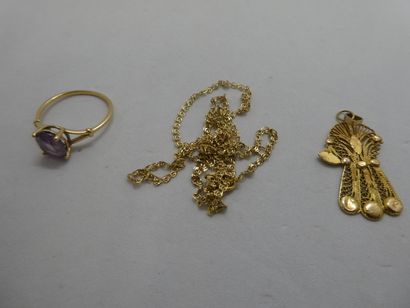 1 Bague Or 18kt et pierre 1,83g 1 Chaîne...