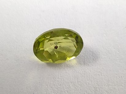 DEUX PERIDOTS VVS ovales, Pakistan	, 	3.06...