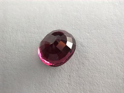 GRENAT purplish pink rhodolite VS	 ovale,...