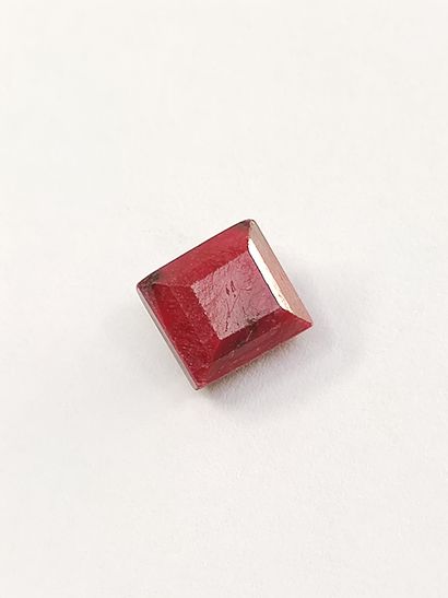 RUBIS Burma, taille émeraude, 	Birmanie,...