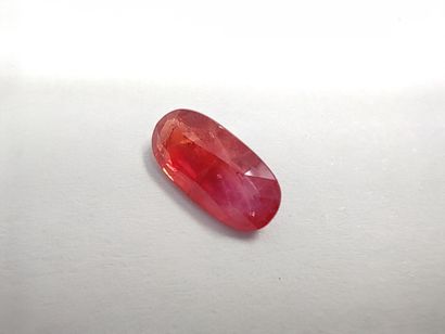 SAPHIR reddish orange 	ovale, Mozambique	,...