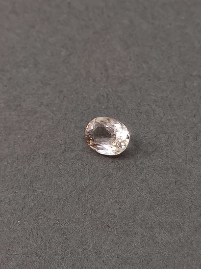 MORGANITE peach ovale, 	Madagascar, 1.55...