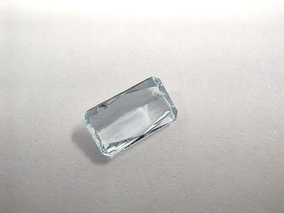 AIGUE MARINE bleue de taille émeraude, Brésil,...