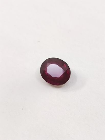 GRENAT pinkish purple rhodolite ovale, 	Madagascar	,...
