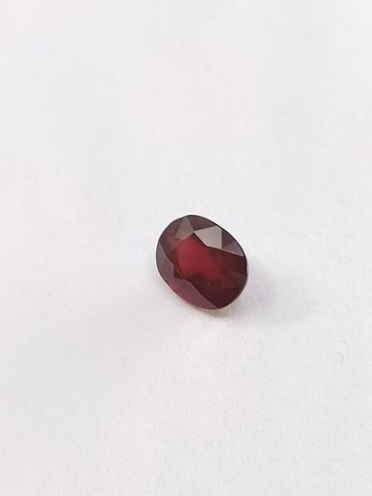 GRENAT pinkish purple rhodolite, ovale, 	Madagascar	,...