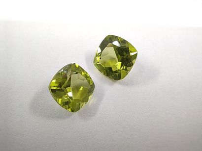 DEUX PERIDOTS VVS coussins, 	Pakistan	, 2.96...
