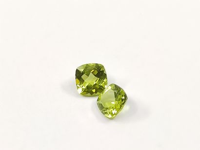 DEUX PERIDOTS VVS coussins, 	Pakistan	, 2.96...