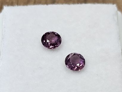 GRENAT pinkish purple rhodolite Nbr 2 , ovale...