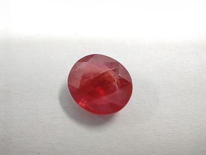 SAPHIR reddish orange 	ovale, Madagascar	,...